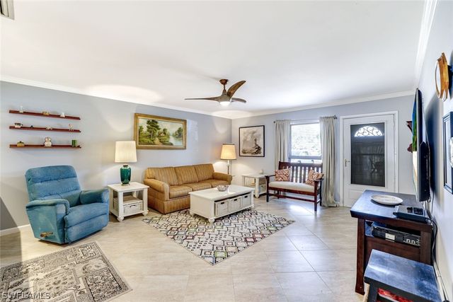 561 Palm View DR 16, Naples, FL 34110