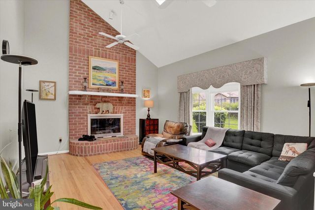 2405 W BAYBERRY DR, Harrisburg, PA 17112