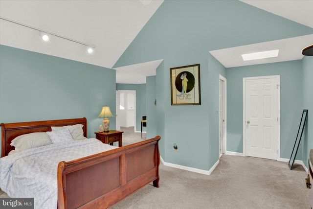 2405 W BAYBERRY DR, Harrisburg, PA 17112