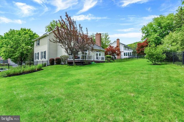 2405 W BAYBERRY DR, Harrisburg, PA 17112