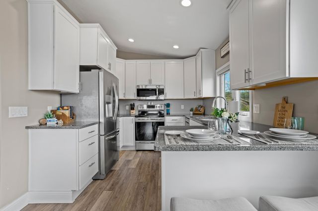 18013 Roberds Lake Boulevard, Faribault, MN 55021