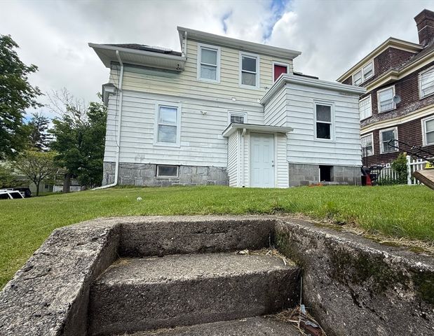 12 Stoneland Rd, Worcester, MA 01603