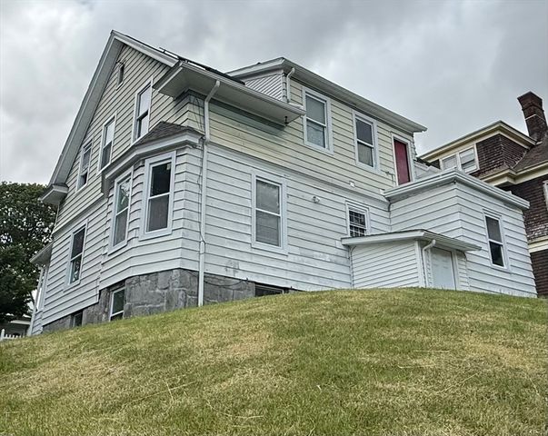 12 Stoneland Rd, Worcester, MA 01603