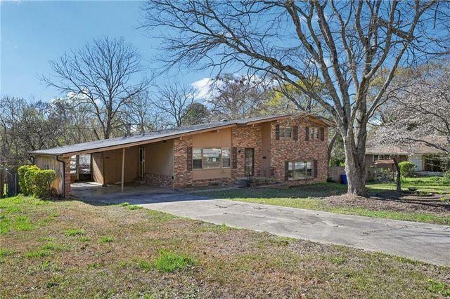 1324 N Hicks Circle NW, Conyers, GA 30012