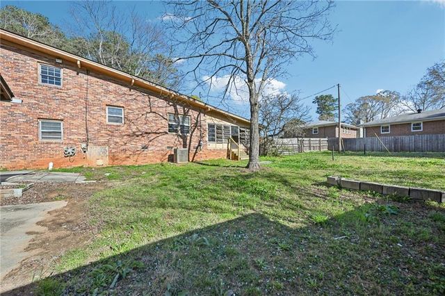 1324 N Hicks Circle NW, Conyers, GA 30012