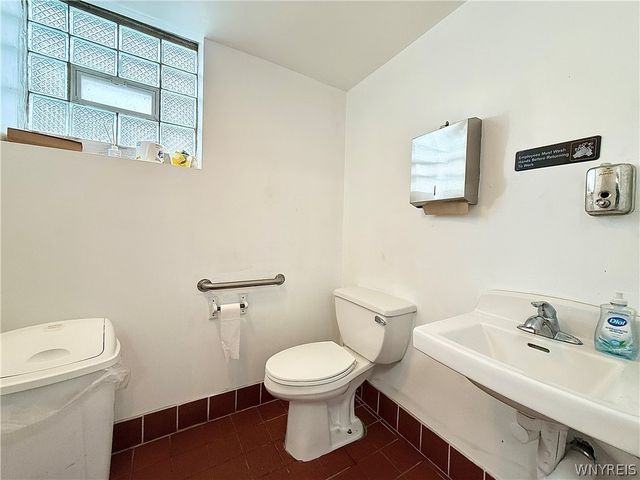 5026 Broadway, Lancaster, NY 14043