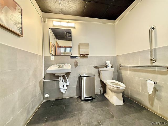 5026 Broadway, Lancaster, NY 14043