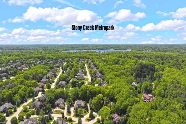 5500 Crystal Creek Lane, Washington Twp, MI 48094