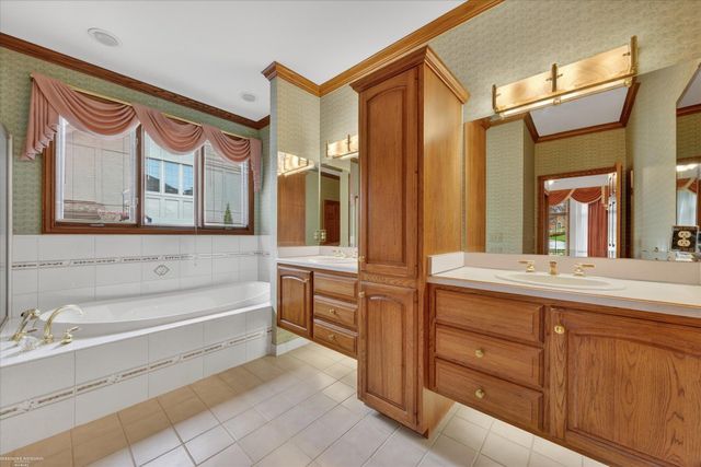 5500 Crystal Creek Lane, Washington Twp, MI 48094