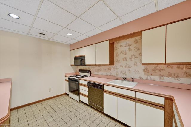 5500 Crystal Creek Lane, Washington Twp, MI 48094