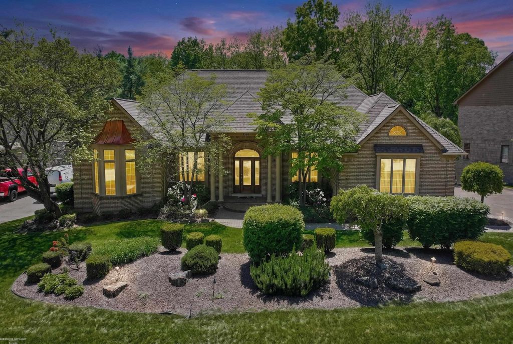 5500 Crystal Creek Lane, Washington Twp, MI 48094