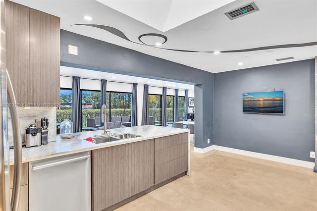 5602 S Travelers Palm Lane, Tamarac, FL 33319