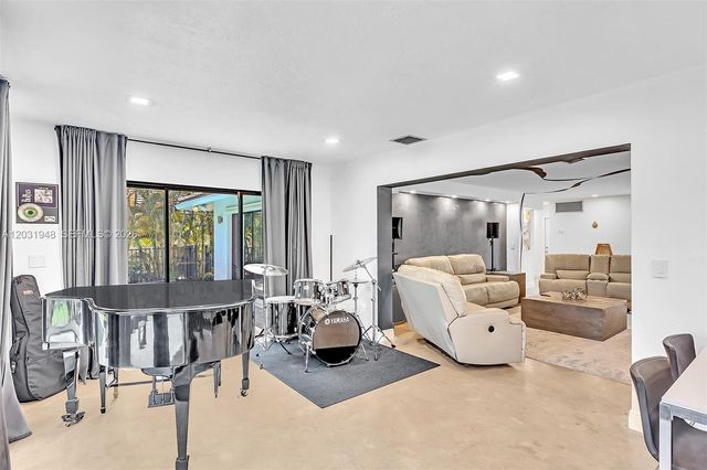 5602 S Travelers Palm Lane, Tamarac, FL 33319