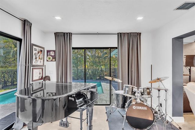5602 S Travelers Palm Lane, Tamarac, FL 33319