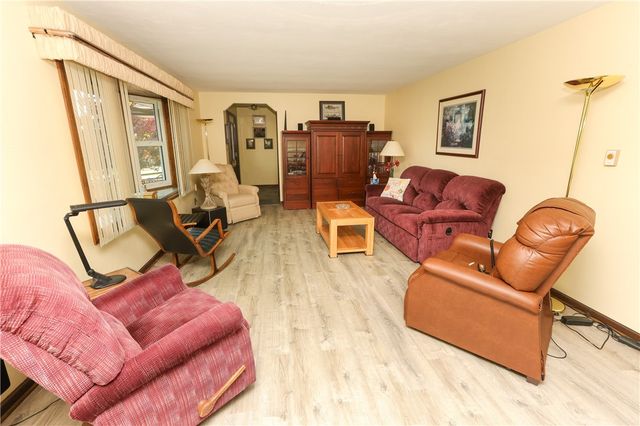 112 Alkim Dr, Centerville, PA 15417