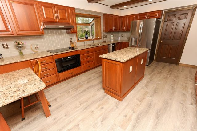 112 Alkim Dr, Centerville, PA 15417