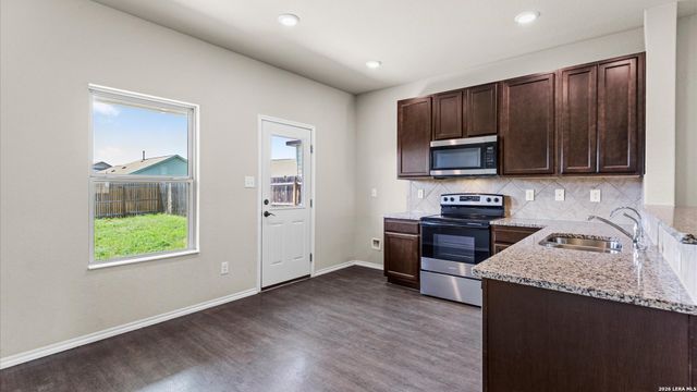 5915 POOLSIDE PARK, Converse, TX 78109