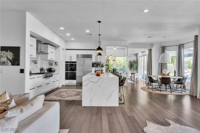 9040 Thornbury Lane, Las Vegas, NV 89134