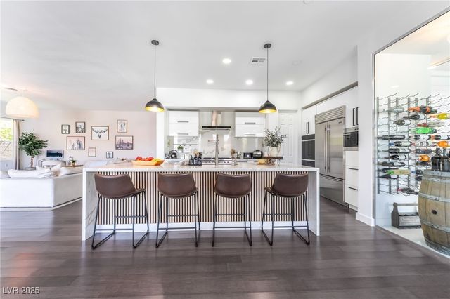 9040 Thornbury Lane, Las Vegas, NV 89134