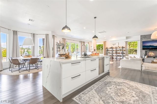 9040 Thornbury Lane, Las Vegas, NV 89134