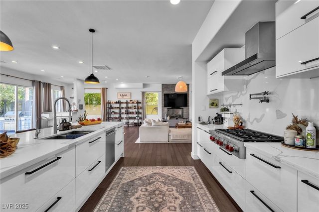 9040 Thornbury Lane, Las Vegas, NV 89134