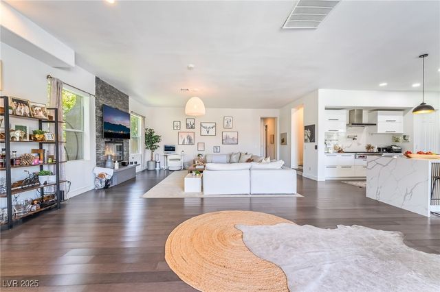 9040 Thornbury Lane, Las Vegas, NV 89134