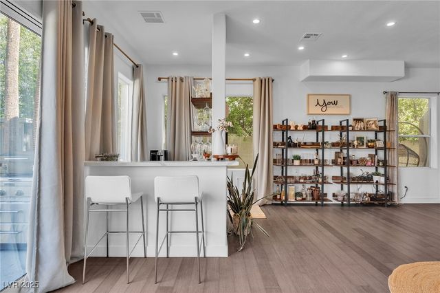 9040 Thornbury Lane, Las Vegas, NV 89134