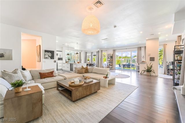 9040 Thornbury Lane, Las Vegas, NV 89134