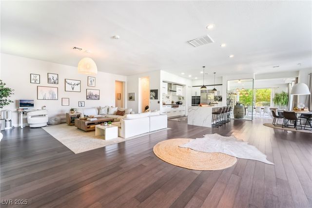 9040 Thornbury Lane, Las Vegas, NV 89134