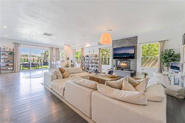 9040 Thornbury Lane, Las Vegas, NV 89134