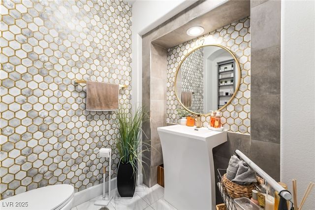 9040 Thornbury Lane, Las Vegas, NV 89134