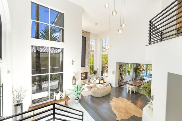 9040 Thornbury Lane, Las Vegas, NV 89134