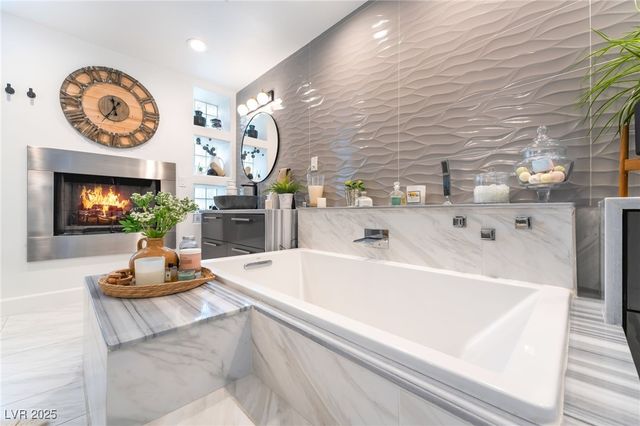 9040 Thornbury Lane, Las Vegas, NV 89134