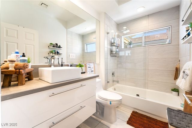 9040 Thornbury Lane, Las Vegas, NV 89134