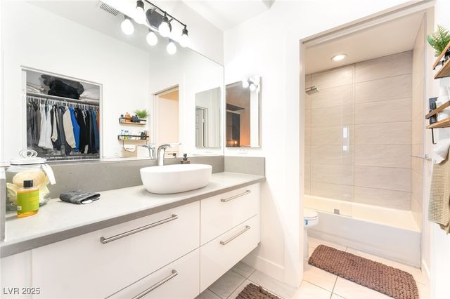 9040 Thornbury Lane, Las Vegas, NV 89134