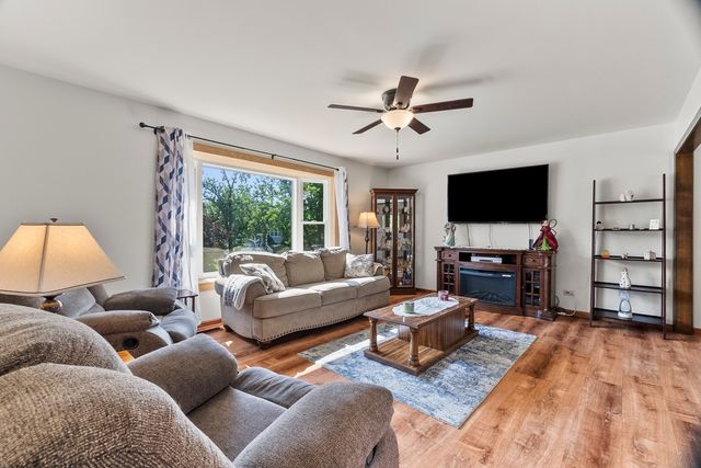 149 Springhill Drive, Bolingbrook, IL 60440