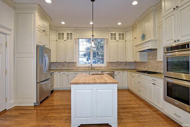 1521 Larkinwood Lane, Evansville, IN 47715