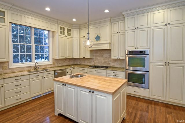 1521 Larkinwood Lane, Evansville, IN 47715