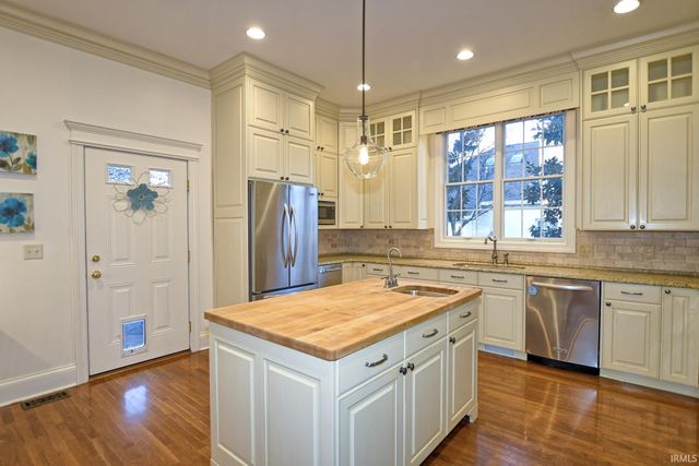 1521 Larkinwood Lane, Evansville, IN 47715