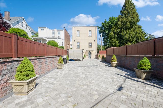 9 Hyatt Avenue, Yonkers, NY 10704