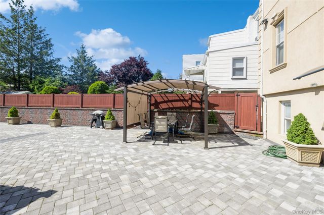 9 Hyatt Avenue, Yonkers, NY 10704