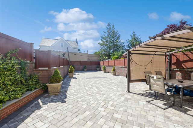 9 Hyatt Avenue, Yonkers, NY 10704