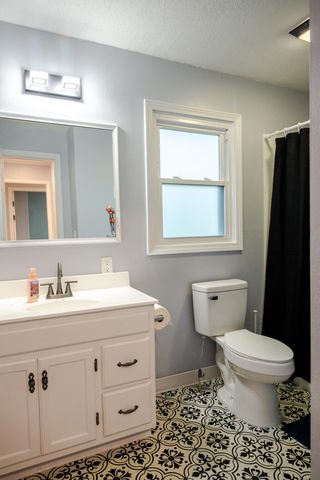 108 Circle Drive, Monett, MO 65708