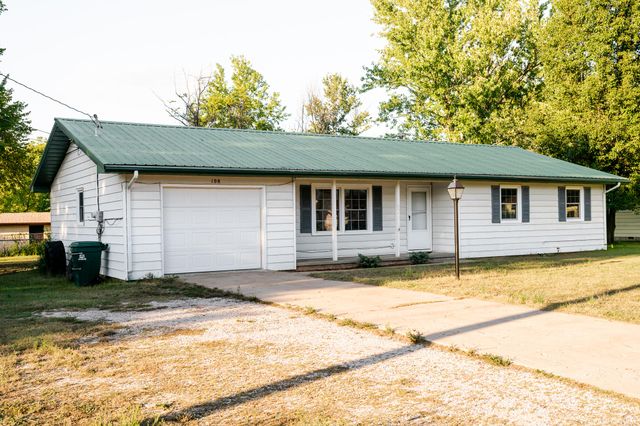 108 Circle Drive, Monett, MO 65708