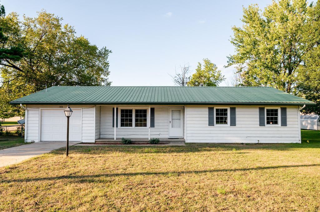 108 Circle Drive, Monett, MO 65708