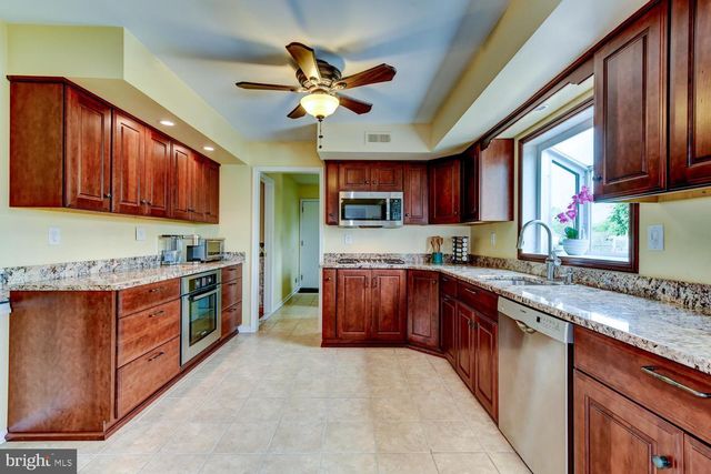 8 BRADFORD CT, Princeton Junction, NJ 08550