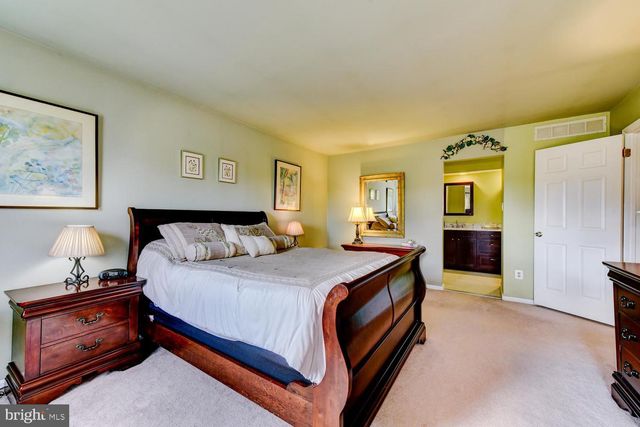8 BRADFORD CT, Princeton Junction, NJ 08550