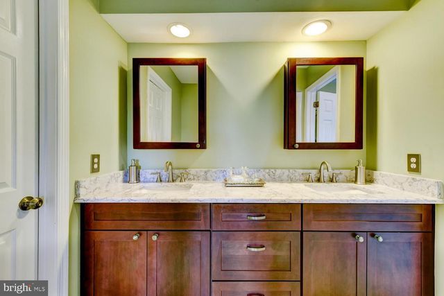8 BRADFORD CT, Princeton Junction, NJ 08550