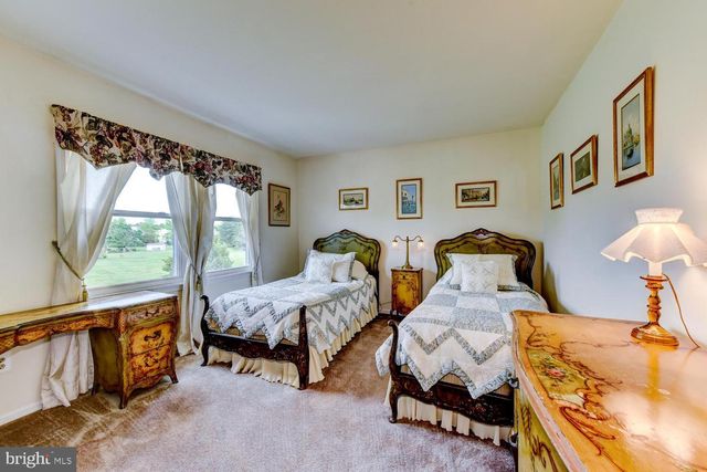8 BRADFORD CT, Princeton Junction, NJ 08550