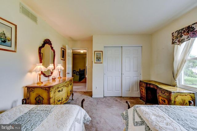 8 BRADFORD CT, Princeton Junction, NJ 08550